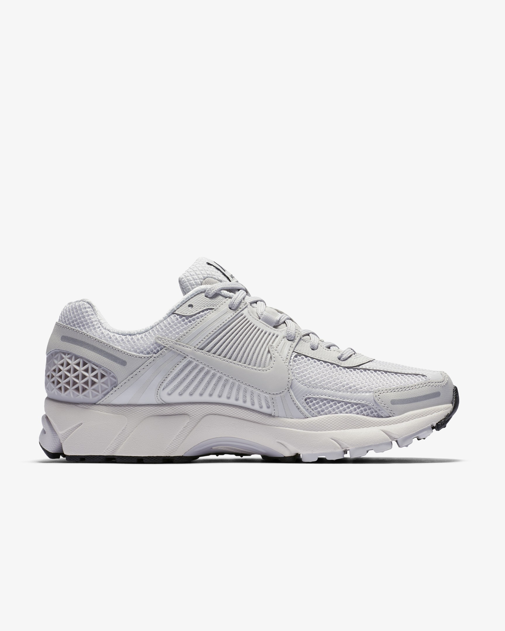 NIKE ZOOM VOMERO 5 GREY