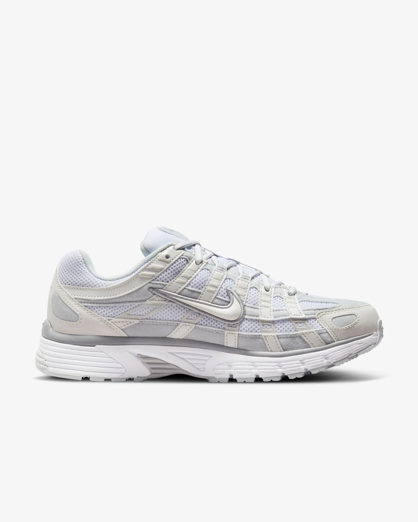 NIKE P-6000 METALLIC SUMMIT WHITE