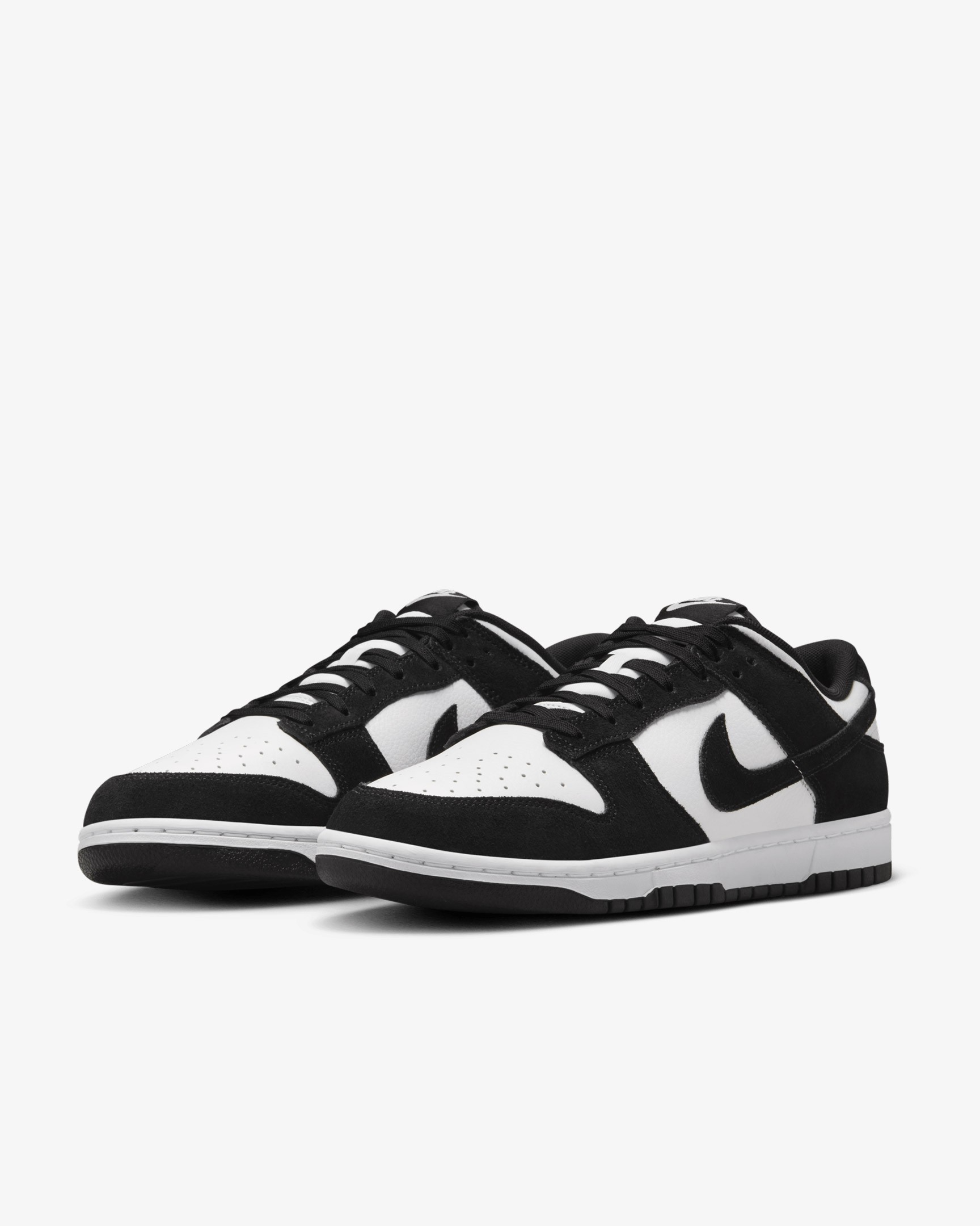 DUNK LOW RETRO SE BLACK WHITE