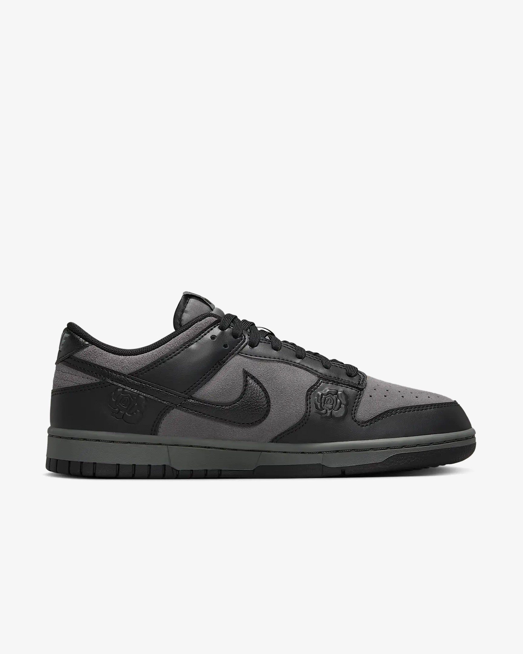 W NIKE DUNK LOW BLACK ROSES